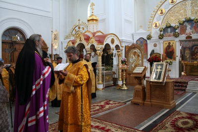 8 Начало Крестного хода с Крестом прп_Евфросинии от монастыря